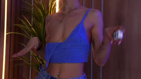 Elly online show from April 21, 2026, 2:04 am