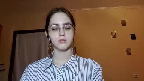 Kate online show from April 19, 2026, 2:27 pm