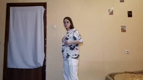 Kate online show from April 22, 2026, 2:51 pm