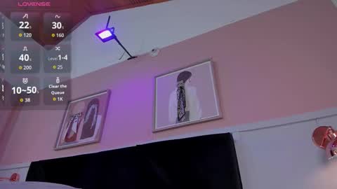 Elodie  online show from December 17, 2025, 3:40 pm