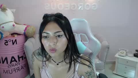 Elody  online show from February 8, 2025, 9:35 am