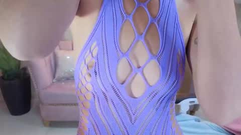 Elody  online show from October 15, 2025, 3:39 am