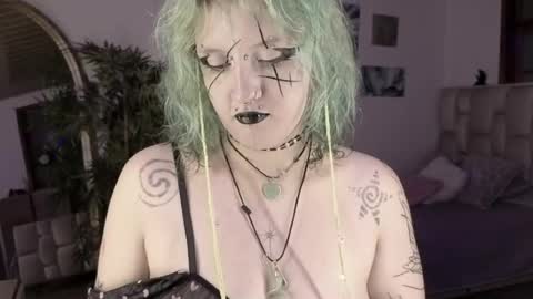 Snapshot of eloisee_ chatting on May 13, 2026, 9:00 pm Eloise . online show from May 13, 2026, 9:00 pm