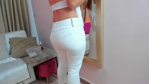 EloiseQuinn online show from March 5, 2025, 12:33 pm