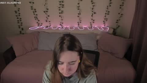 Ela give me a thumbs up if you like it  and this is important for the development of the account online show from March 20, 2026, 8:35 pm