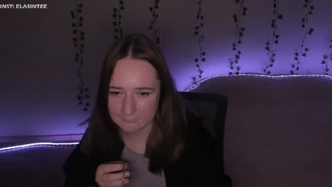 Snapshot of elovinora chatting on June 20, 2026, 3:31 am Ela give me a thumbs up if you like it and this is important for the development of the account online show from June 20, 2026, 3:31 am