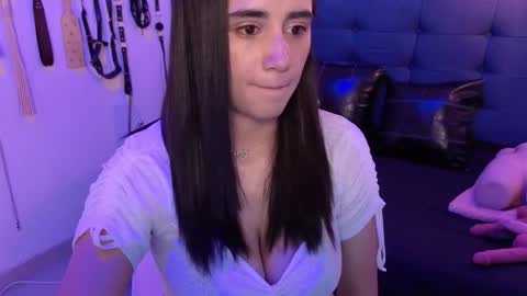 elowen_halley1 online show from October 5, 2025, 7:23 pm