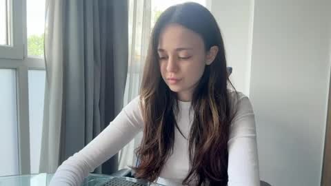 Snapshot of elowynx chatting on May 29, 2026, 9:07 am Milana online show from May 29, 2026, 9:07 am