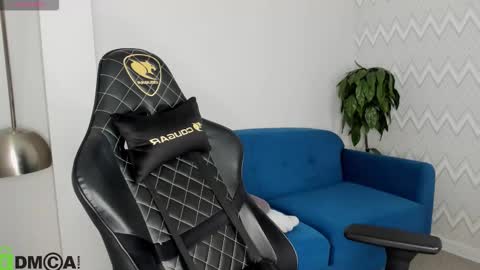 elsa_carterr online show from October 20, 2025, 8:37 am