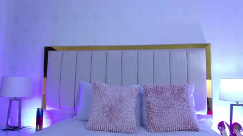 Isabela Martinez online show from April 21, 2026, 3:24 am