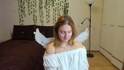 Elsa  online show from November 2, 2025, 9:33 am