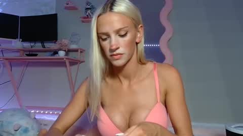 elsa_may online show from April 24, 2026, 12:57 am