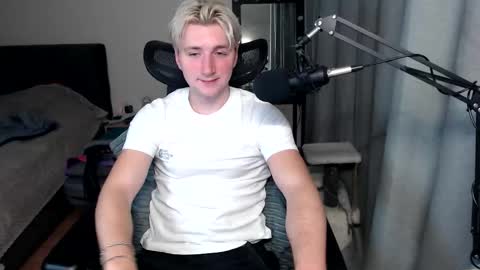 Elvin Vaenight online show from October 5, 2025, 11:35 pm