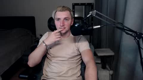 Elvin Vaenight online show from October 7, 2025, 9:56 pm