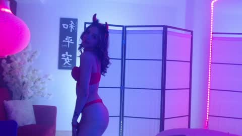 Elysia online show from January 26, 2025, 3:58 pm