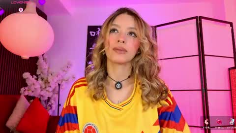 Snapshot of elysia_carter chatting on July 8, 2026, 3:44 am Elysia online show from July 8, 2026, 3:44 am