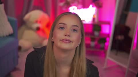 Elyssa online show from February 23, 2026, 7:55 pm