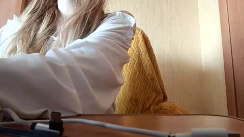 Elza Kom online show from September 11, 2025, 4:23 am