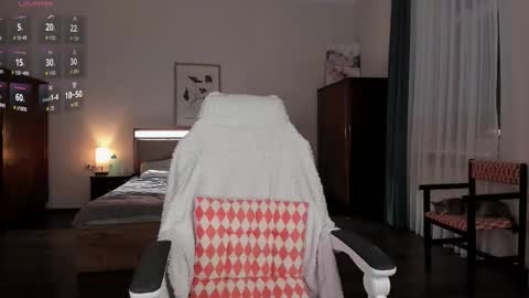 Emilie online show from October 24, 2025, 3:30 pm