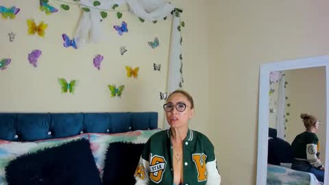 ema garcia  online show from September 20, 2025, 7:37 pm