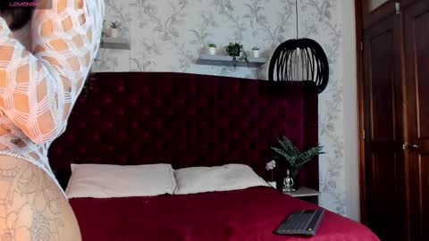 Ema  online show from September 8, 2025, 8:41 pm