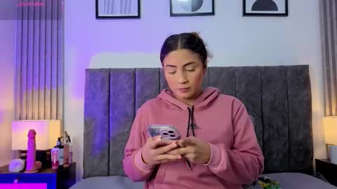 Ema online show from November 11, 2025, 10:10 pm