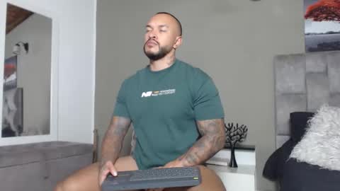 Snapshot of emanuelspencer chatting on April 28, 2026, 4:28 am emanuelspencer online show from April 28, 2026, 4:28 am