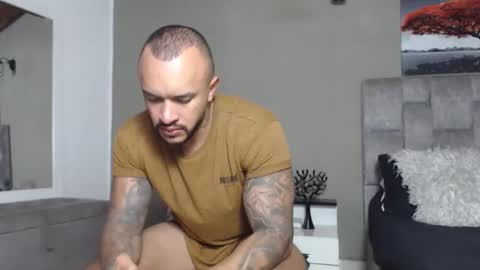Snapshot of emanuelspencer chatting on April 30, 2026, 4:52 am emanuelspencer online show from April 30, 2026, 4:52 am