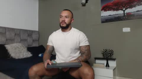 Snapshot of emanuelspencer chatting on June 20, 2026, 4:04 am emanuelspencer online show from June 20, 2026, 4:04 am