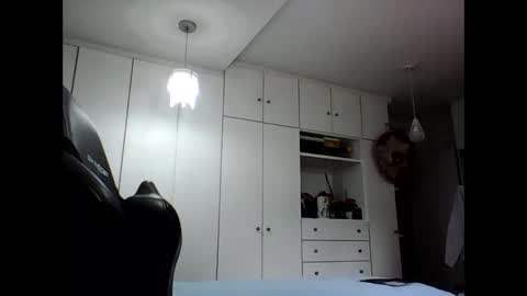 Snapshot of embarrassed_str8_3incher chatting on May 8, 2026, 6:35 pm embarrassed_str8_3incher online show from May 8, 2026, 6:35 pm