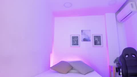 emelie_89 online show from January 14, 2025, 11:53 am