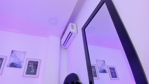 emelie_89 online show from February 11, 2025, 3:18 pm