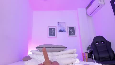 emelie_89 online show from February 12, 2025, 2:43 pm