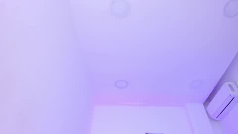 emelie_89 online show from March 3, 2025, 3:20 pm