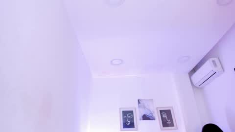 emelie_89 online show from October 9, 2025, 12:03 pm