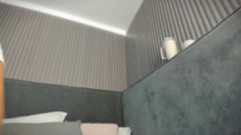 emelie_89 online show from April 6, 2026, 11:33 am