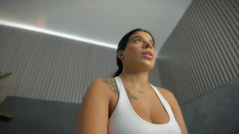 emelie_89 online show from April 20, 2026, 11:35 am