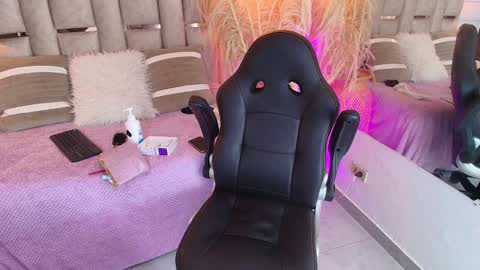 Emily  online show from January 11, 2025, 7:28 am