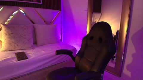 Emily  online show from January 16, 2026, 6:06 am