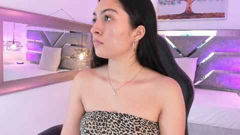 Snapshot of emelie_ch_ chatting on June 17, 2026, 4:15 am Emily online show from June 17, 2026, 4:15 am