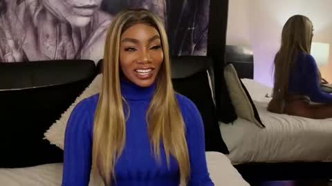 anyelii  online show from November 7, 2025, 4:23 am