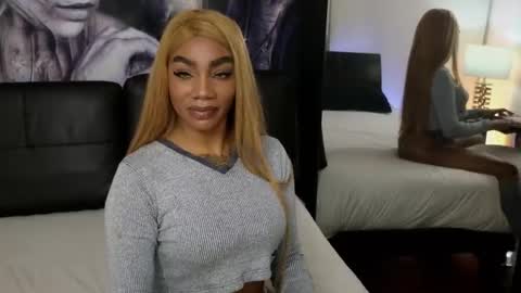 anyelii  online show from November 17, 2025, 3:01 am