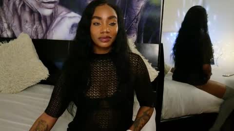 anyelii  online show from February 13, 2026, 1:01 am