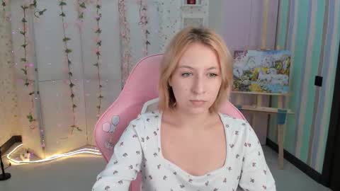 emelia online show from October 15, 2025, 12:05 pm