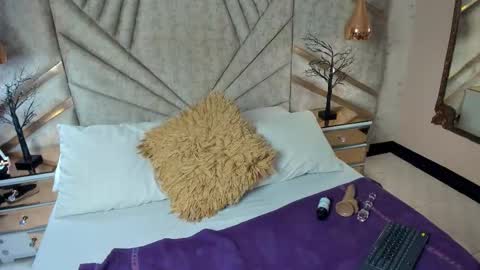 Emely online show from March 28, 2026, 4:45 am