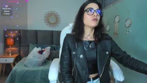 Esmeralda online show from February 11, 2026, 12:32 pm