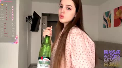 Snapshot of emeraldcotton chatting on November 1, 2025, 9:00 am Gily online show from November 1, 2025, 9:00 am