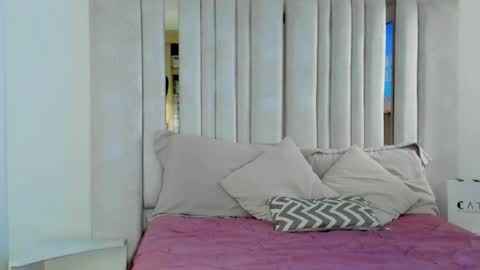 emi_royse online show from April 22, 2026, 10:00 pm