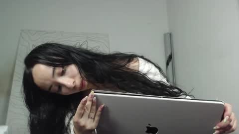 Snapshot of emiantonella_ chatting on May 2, 2026, 12:59 am Antonella online show from May 2, 2026, 12:59 am
