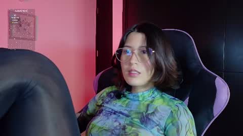 Snapshot of emicute_ chatting on June 12, 2026, 2:32 am online show from June 12, 2026, 2:32 am